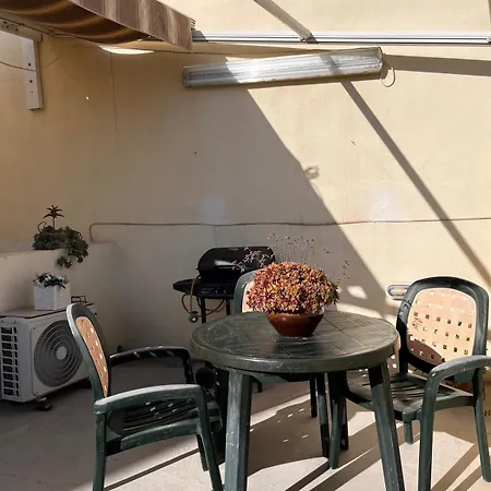 Cozy For 4 Guests, Air-conditioned, Self Check-in Homestay *