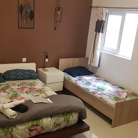 Cozy For 4 Guests, Air-conditioned, Self Check-in Sliema
