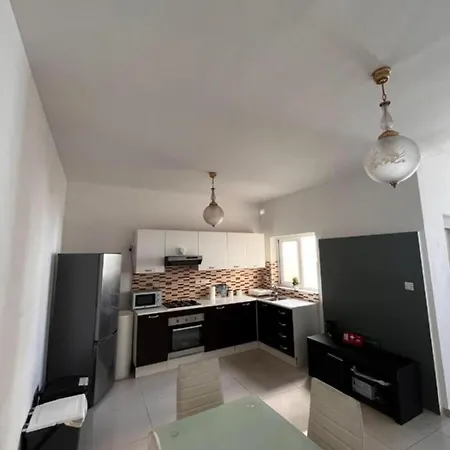 Cozy For 4 Guests, Air-conditioned, Self Check-in *