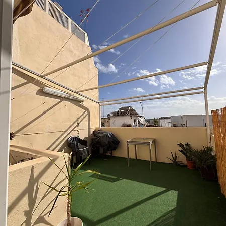 Cozy For 4 Guests, Air-conditioned, Self Check-in Homestay Sliema