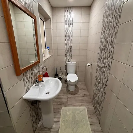 Privatunterkunft Cozy For 4 Guests, Air-conditioned, Self Check-in