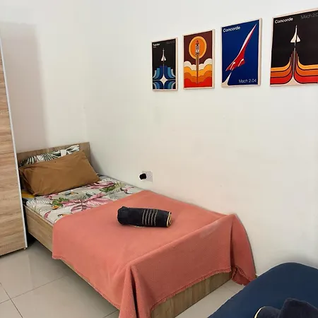 Privatunterkunft Cozy For 4 Guests, Air-conditioned, Self Check-in