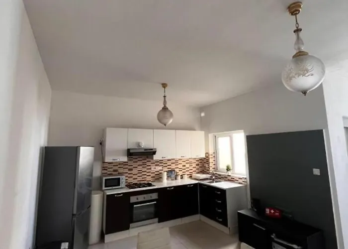 Cozy For 4 Guests, Air-conditioned, Self Check-in *