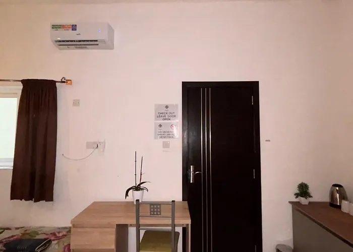 Gazde/Camere de închiriat Cozy For 4 Guests, Air-conditioned, Self Check-in Sliema