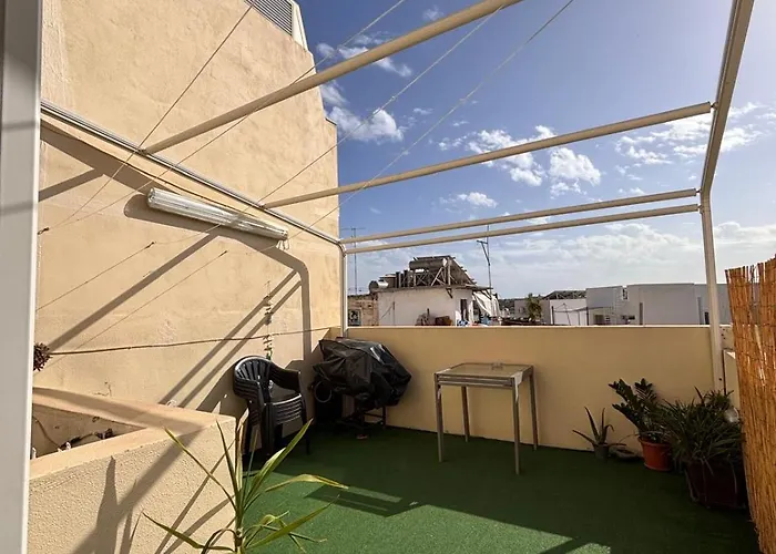 Cozy For 4 Guests, Air-conditioned, Self Check-in Accommodatie bij particulieren Sliema