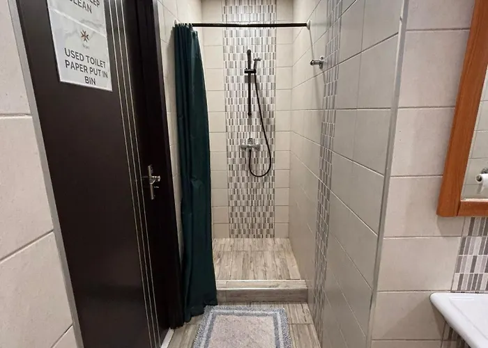 Проживание в семье Cozy For 4 Guests, Air-conditioned, Self Check-in