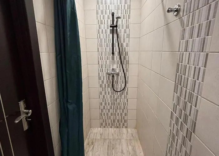 Проживание в семье Cozy For 4 Guests, Air-conditioned, Self Check-in Слима