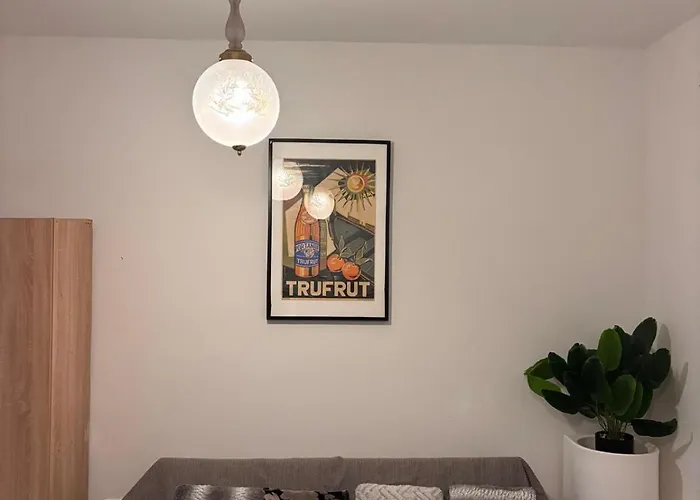 Accommodatie bij particulieren Cozy For 4 Guests, Air-conditioned, Self Check-in